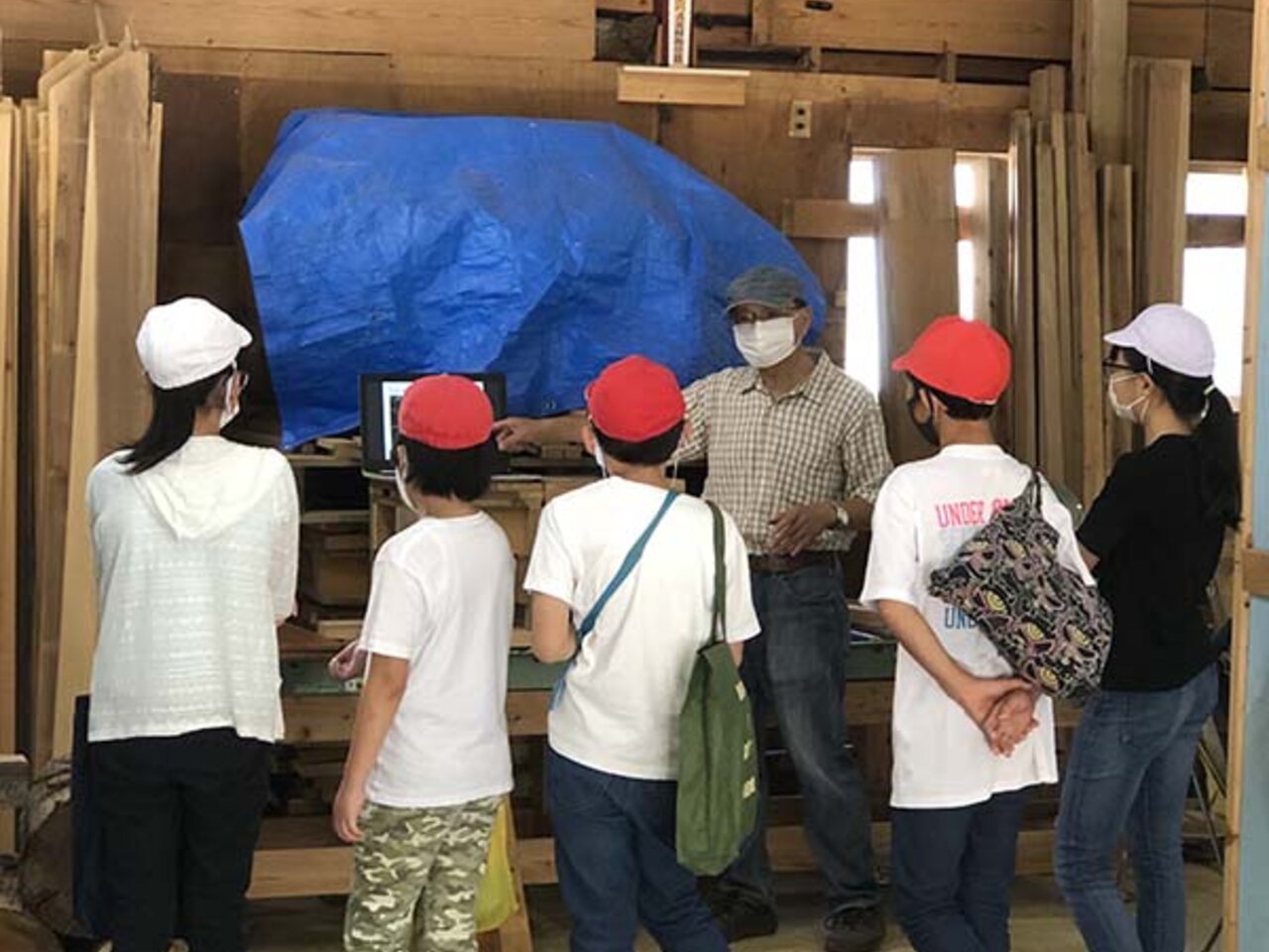 仮素材:木育ワークショップの手元